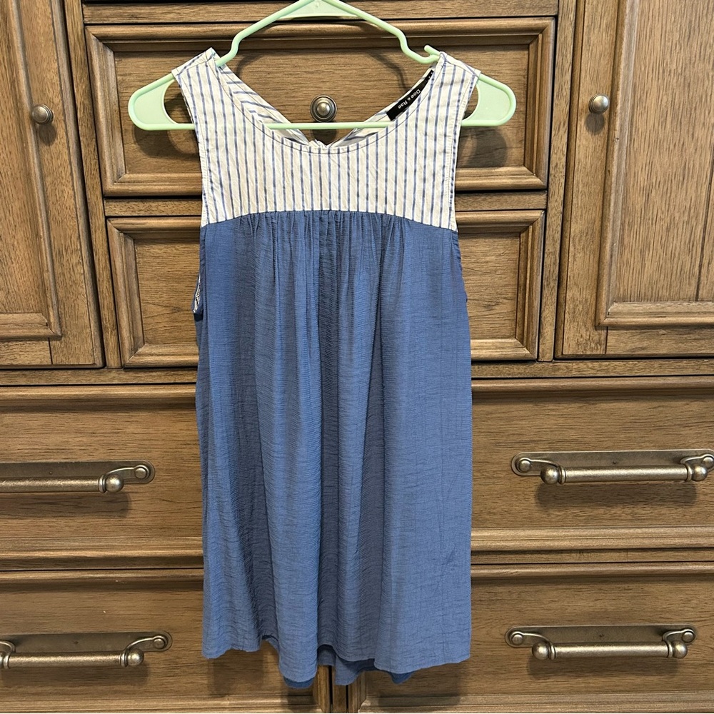 Doe & Rae Blue Striped Babydoll Sleeveless Blouse Medium Open Tie Back Sexy